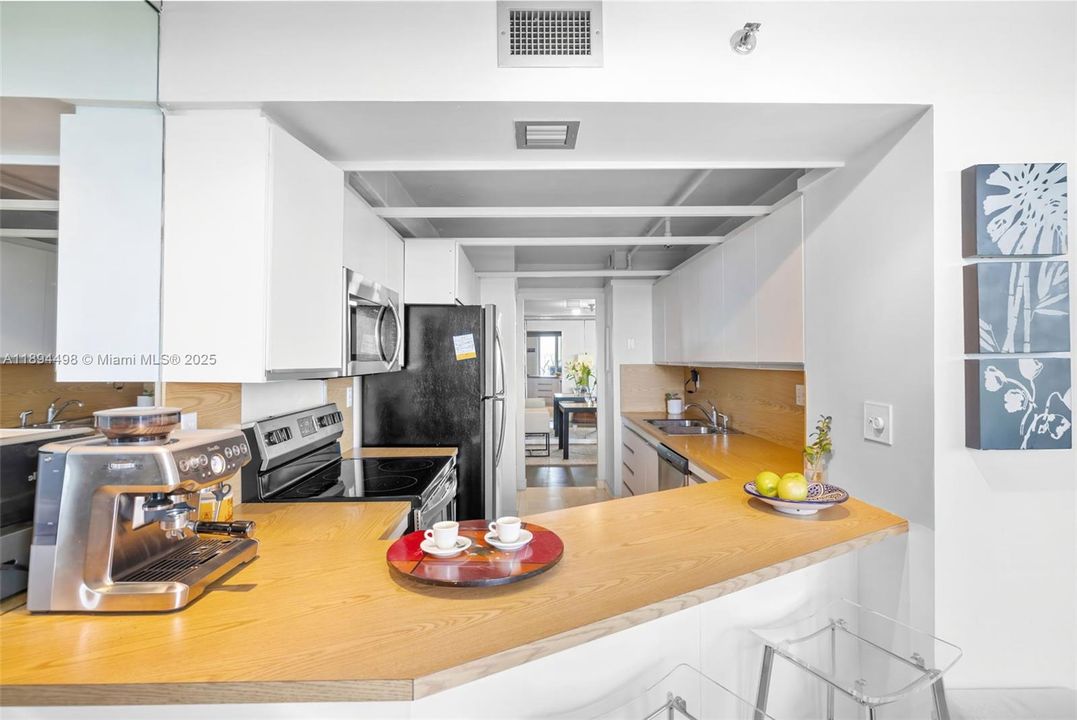 For Sale: $349,000 (2 beds, 2 baths, 1164 Square Feet)