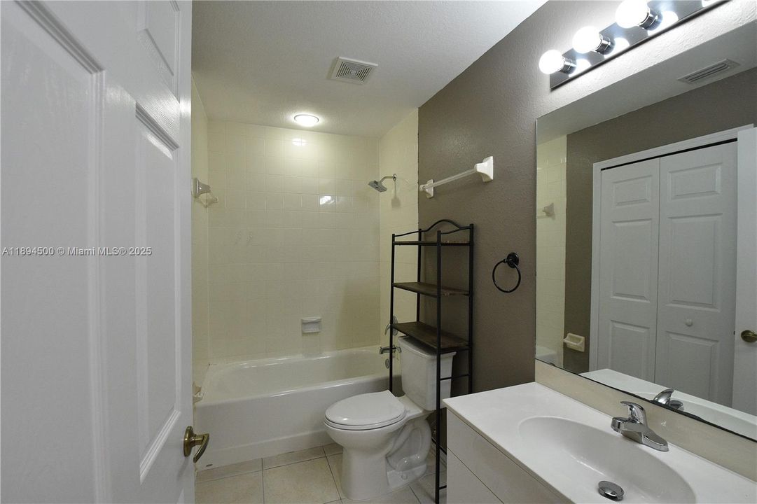 En Venta: $220,000 (3 camas, 2 baños, 1517 Pies cuadrados)