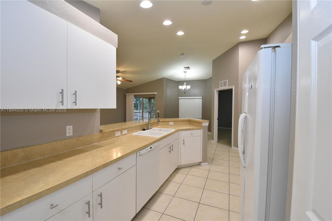 En Venta: $220,000 (3 camas, 2 baños, 1517 Pies cuadrados)