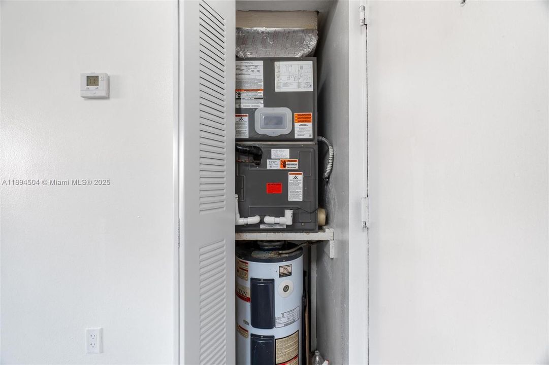 合同活跃: $219,999 (1 贝兹, 1 浴室, 776 平方英尺)