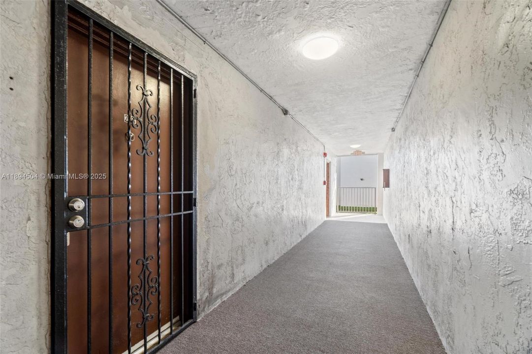 合同活跃: $219,999 (1 贝兹, 1 浴室, 776 平方英尺)