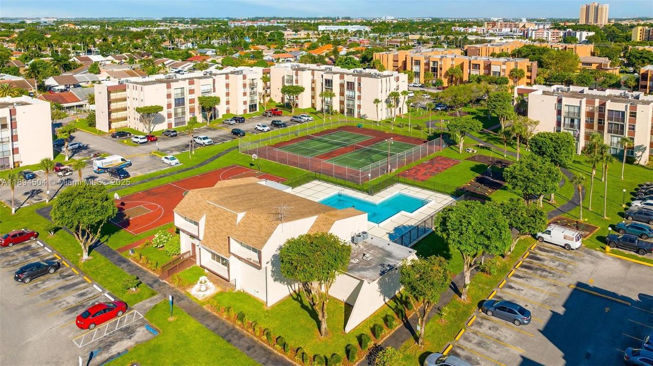 合同活跃: $219,999 (1 贝兹, 1 浴室, 776 平方英尺)