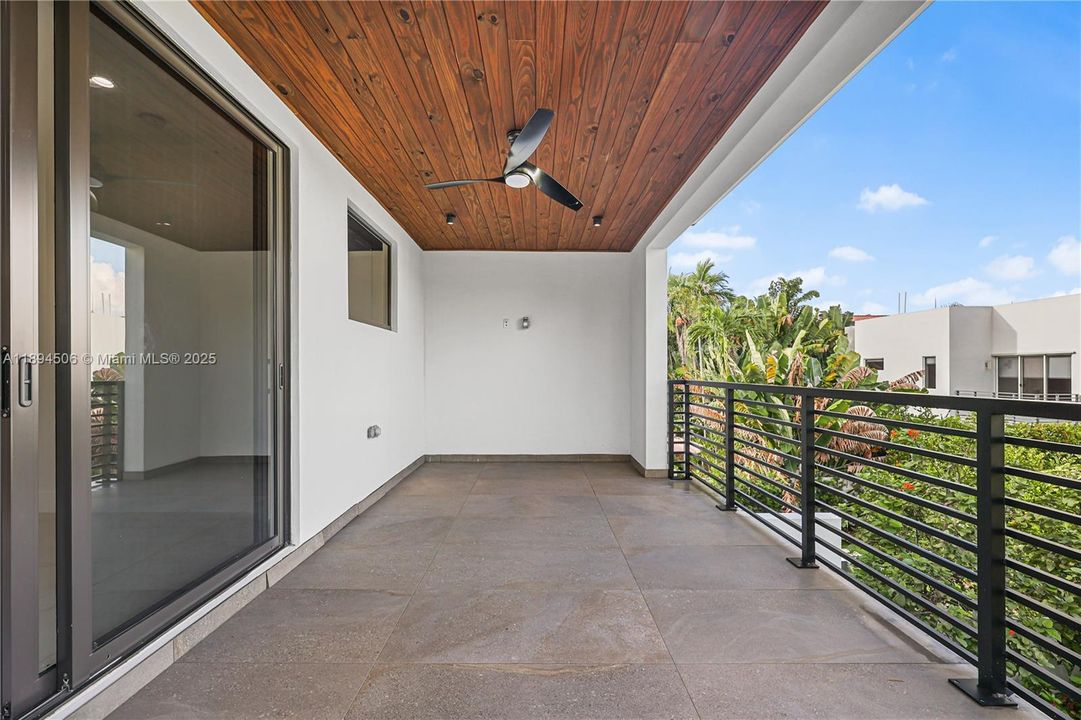 Active With Contract: $1,500,000 (3 beds, 3 baths, 2255 Square Feet)