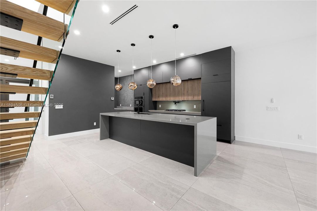 Active With Contract: $1,500,000 (3 beds, 3 baths, 2255 Square Feet)