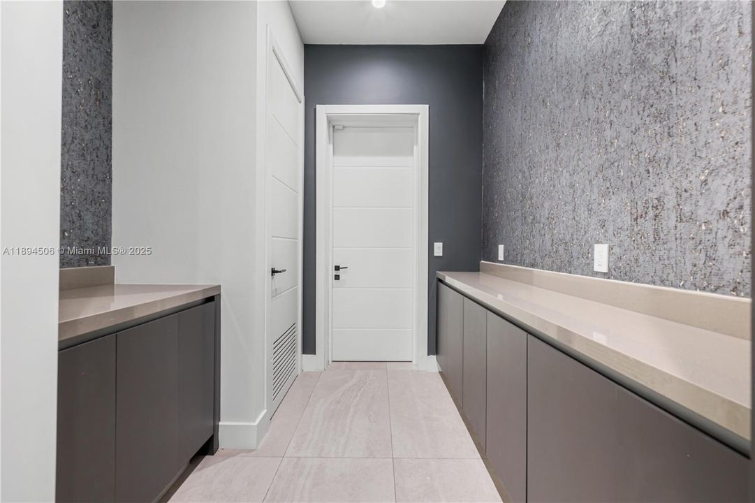 Active With Contract: $1,500,000 (3 beds, 3 baths, 2255 Square Feet)