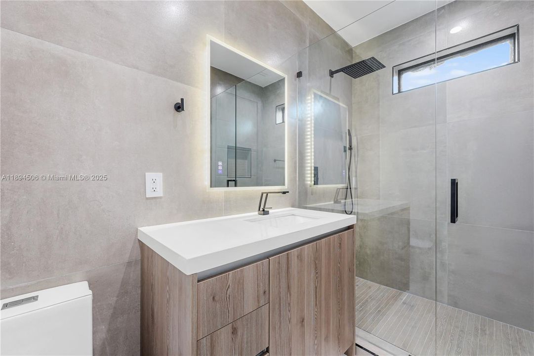 Active With Contract: $1,500,000 (3 beds, 3 baths, 2255 Square Feet)