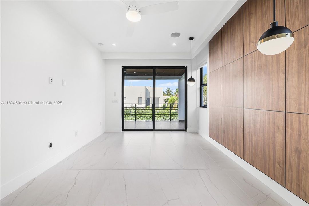 Active With Contract: $1,500,000 (3 beds, 3 baths, 2255 Square Feet)