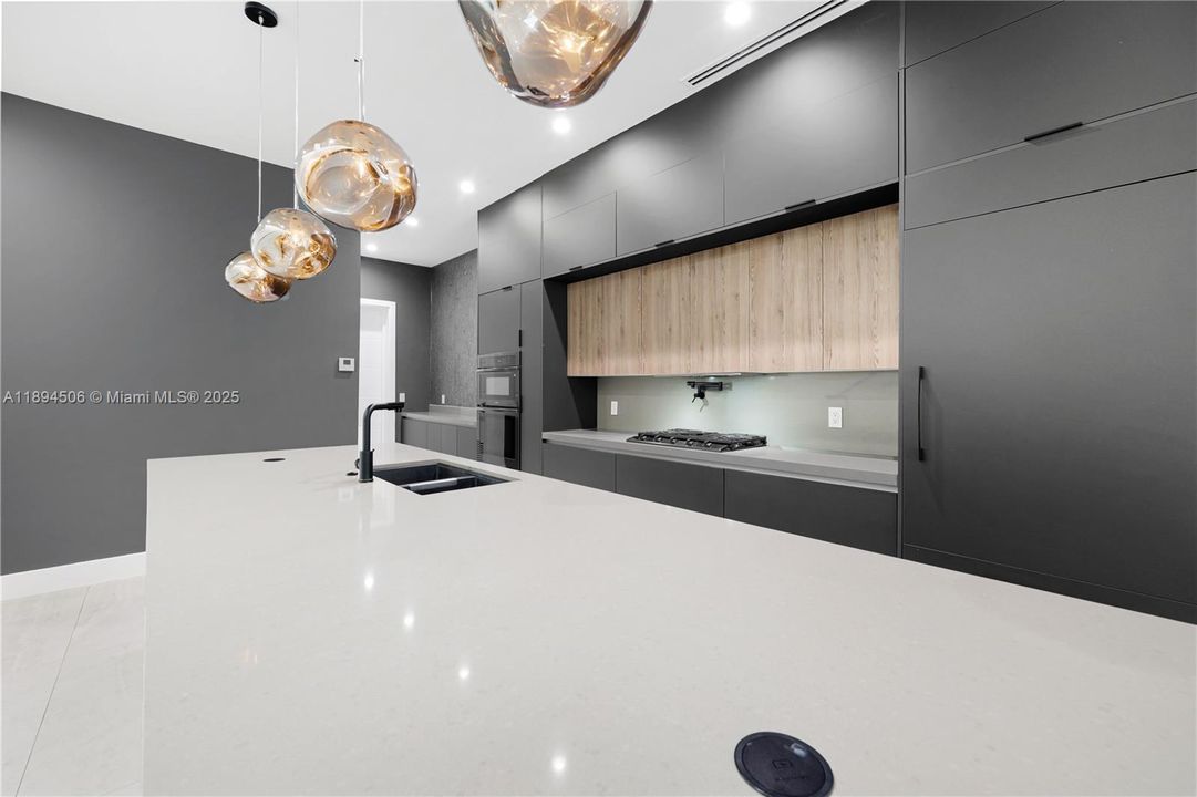 Active With Contract: $1,500,000 (3 beds, 3 baths, 2255 Square Feet)