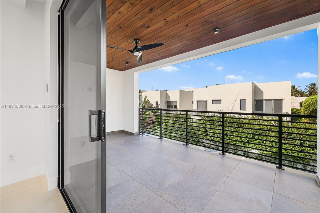 Active With Contract: $1,500,000 (3 beds, 3 baths, 2255 Square Feet)