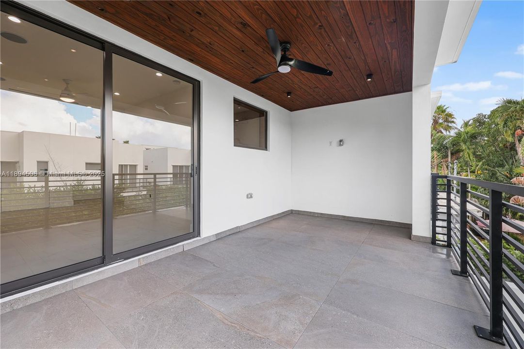 Active With Contract: $1,500,000 (3 beds, 3 baths, 2255 Square Feet)