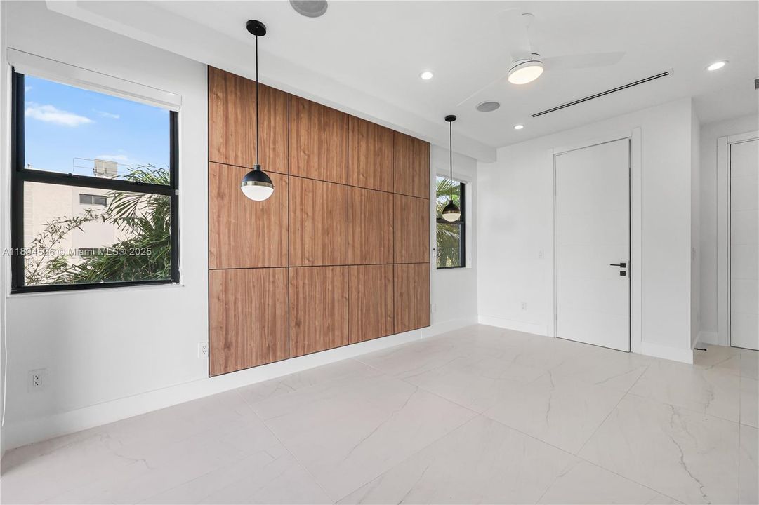Active With Contract: $1,500,000 (3 beds, 3 baths, 2255 Square Feet)