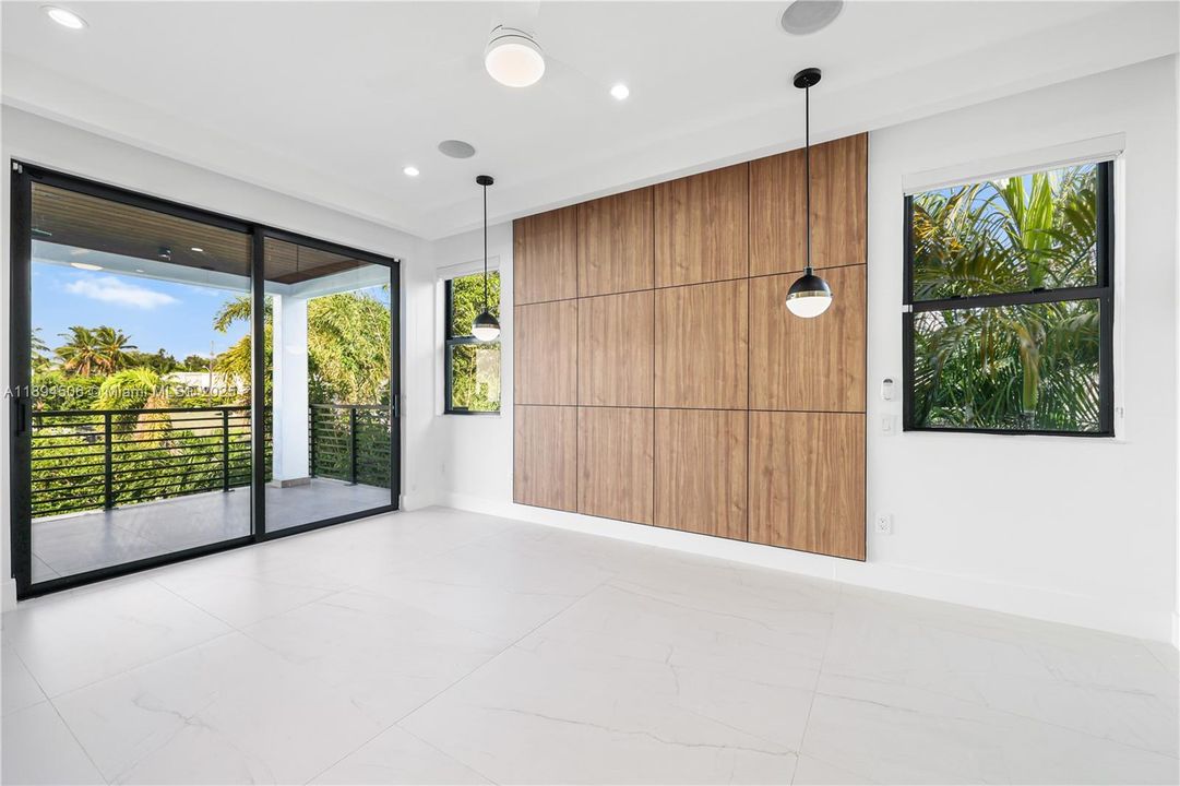 Active With Contract: $1,500,000 (3 beds, 3 baths, 2255 Square Feet)