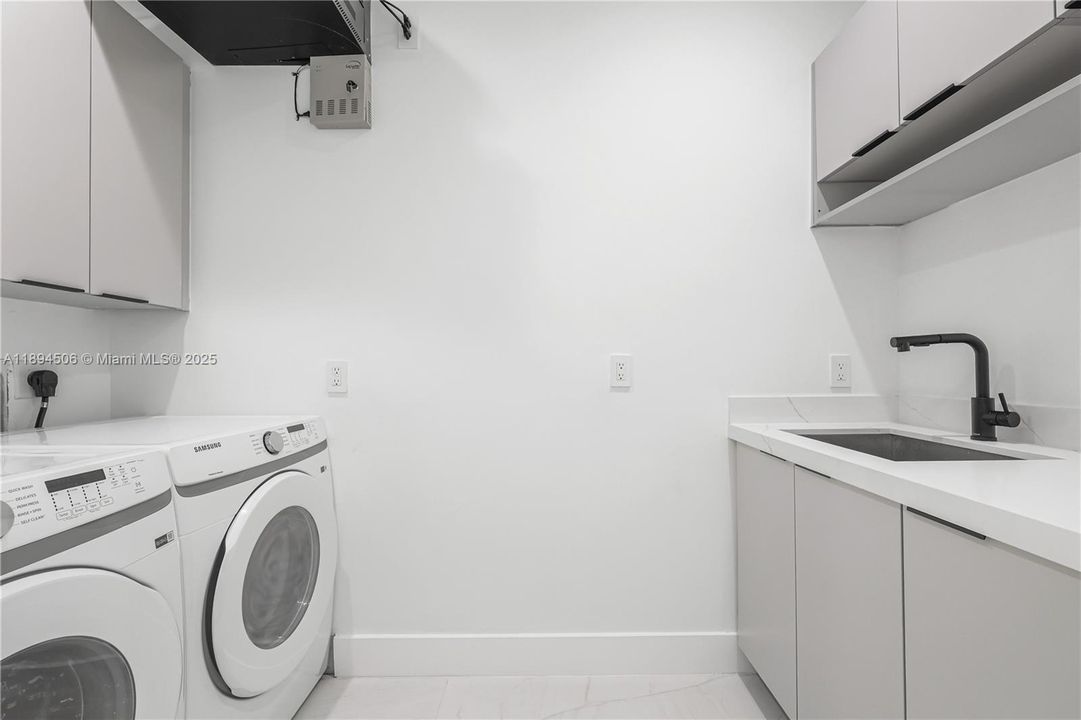 Active With Contract: $1,500,000 (3 beds, 3 baths, 2255 Square Feet)