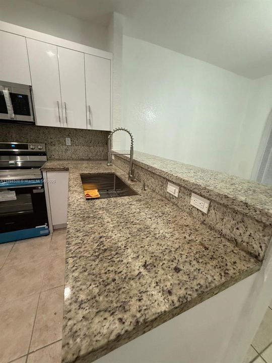 На продажу: $379,900 (3 спален, 2 ванн, 1419 Квадратных фут)