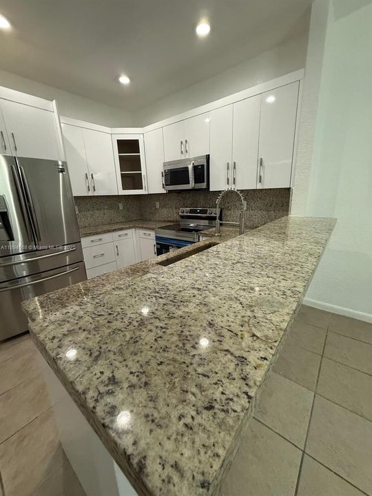 На продажу: $379,900 (3 спален, 2 ванн, 1419 Квадратных фут)