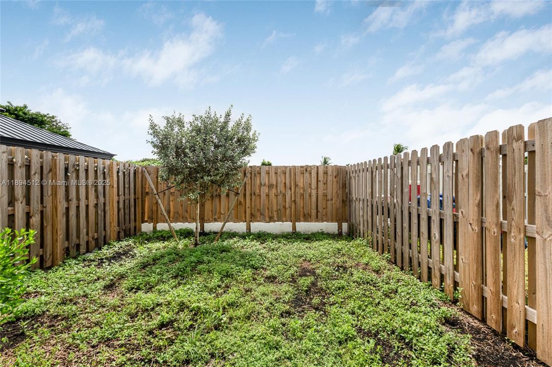 For Sale: $475,000 (3 beds, 3 baths, 1328 Square Feet)