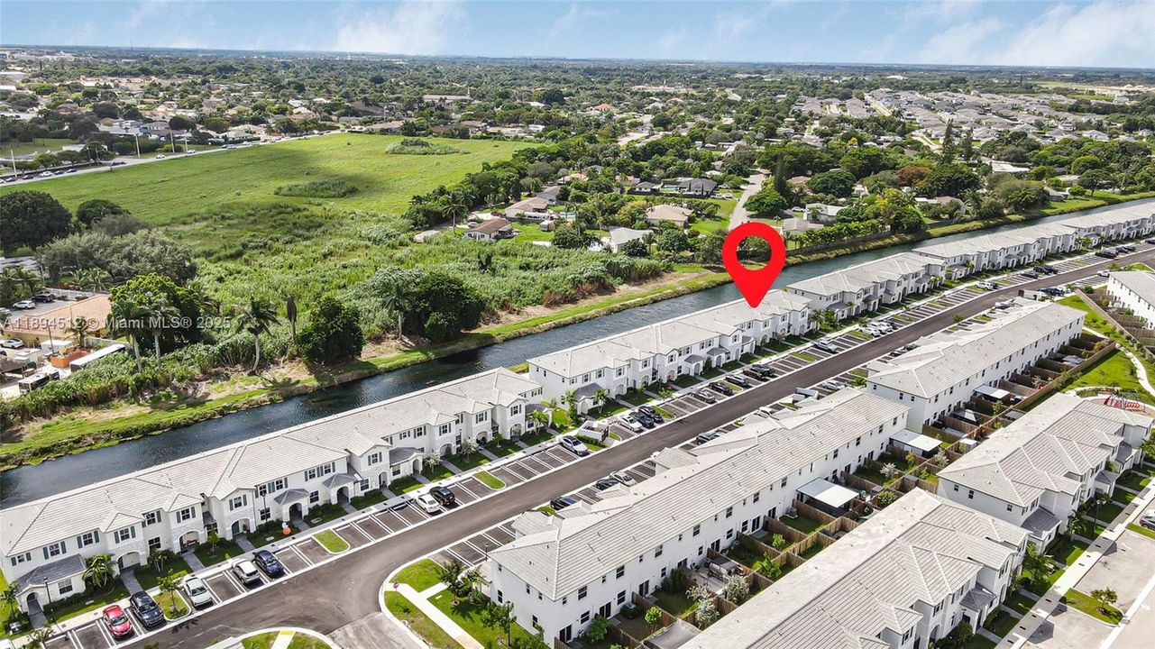 For Sale: $475,000 (3 beds, 3 baths, 1328 Square Feet)