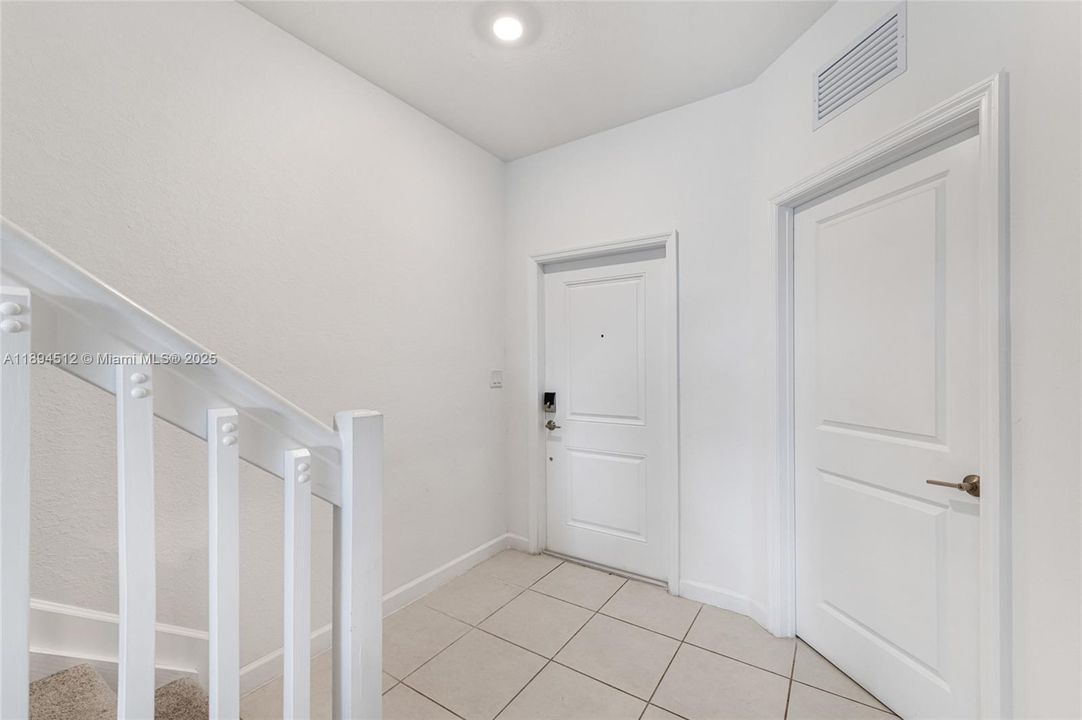 For Sale: $475,000 (3 beds, 3 baths, 1328 Square Feet)