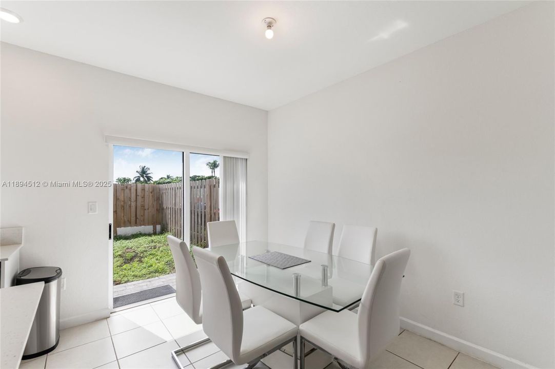 For Sale: $475,000 (3 beds, 3 baths, 1328 Square Feet)