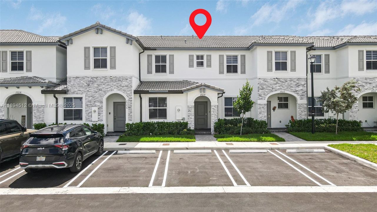 For Sale: $475,000 (3 beds, 3 baths, 1328 Square Feet)