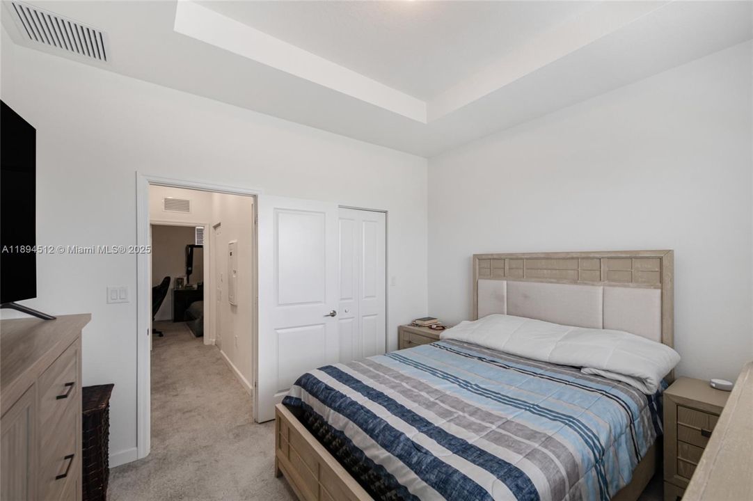 For Sale: $475,000 (3 beds, 3 baths, 1328 Square Feet)