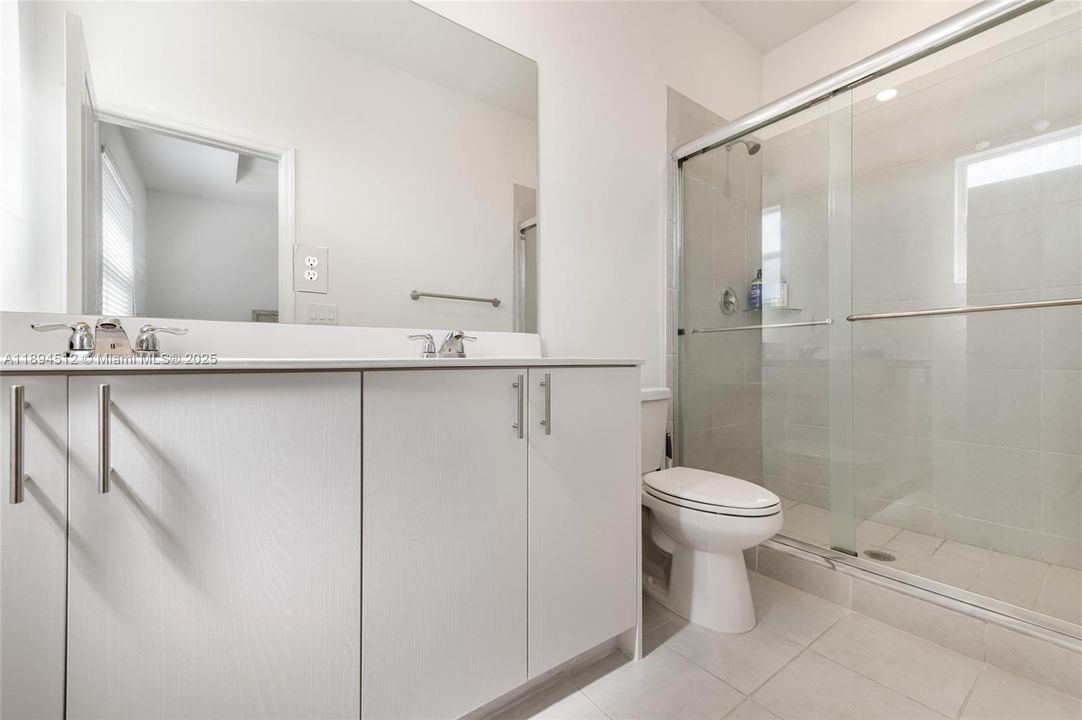 For Sale: $475,000 (3 beds, 3 baths, 1328 Square Feet)