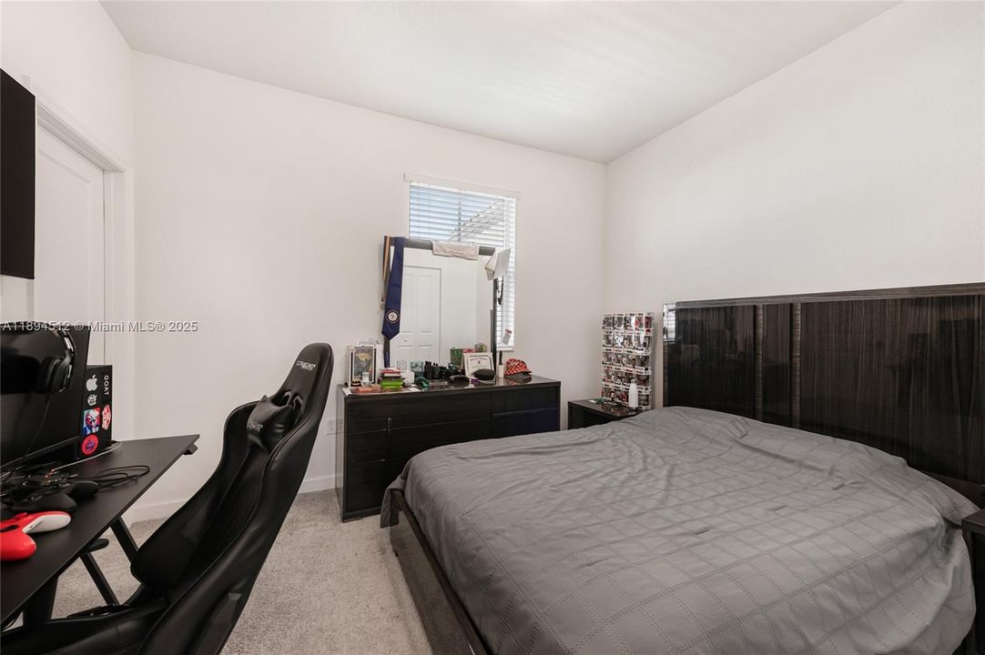 For Sale: $475,000 (3 beds, 3 baths, 1328 Square Feet)