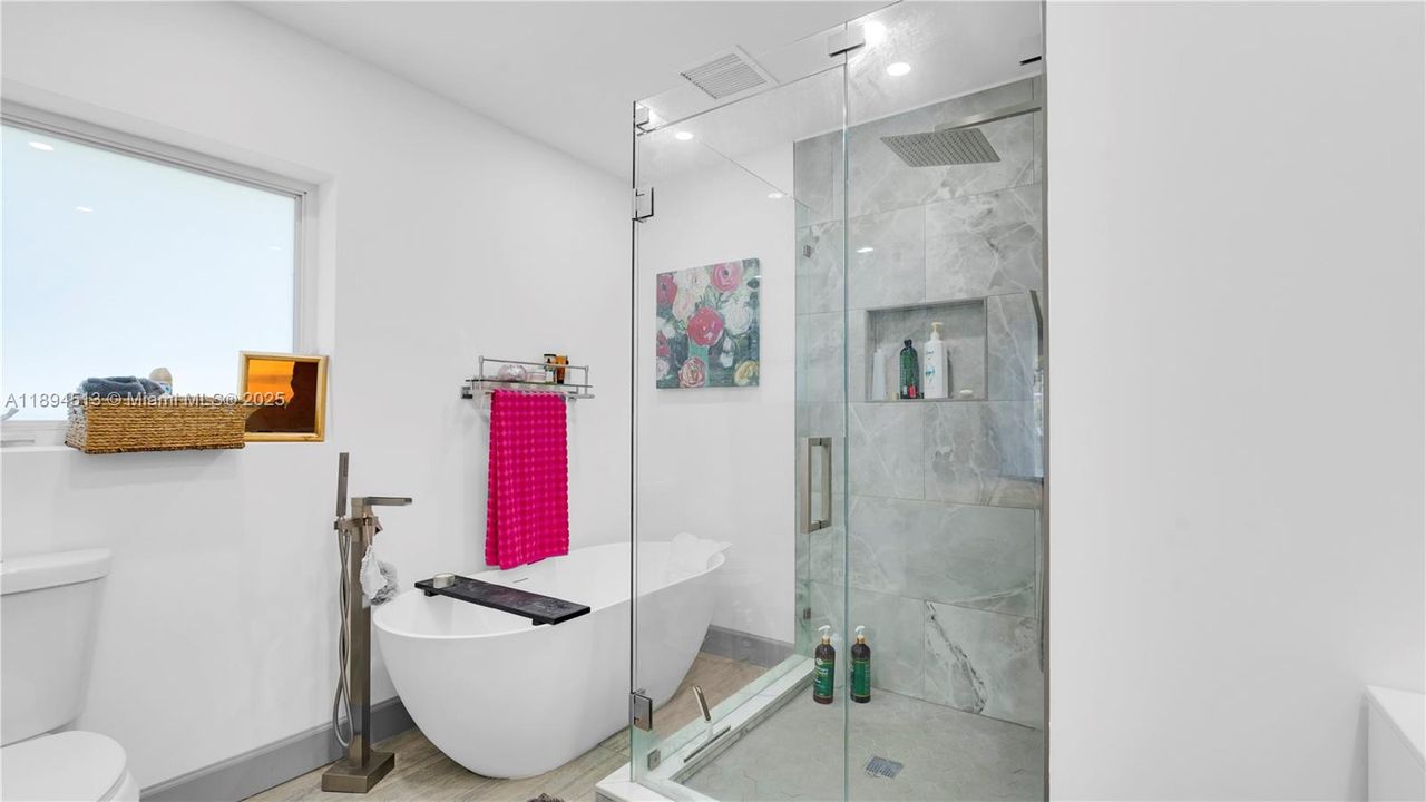 For Rent: $8,500 (3 beds, 2 baths, 1661 Square Feet)