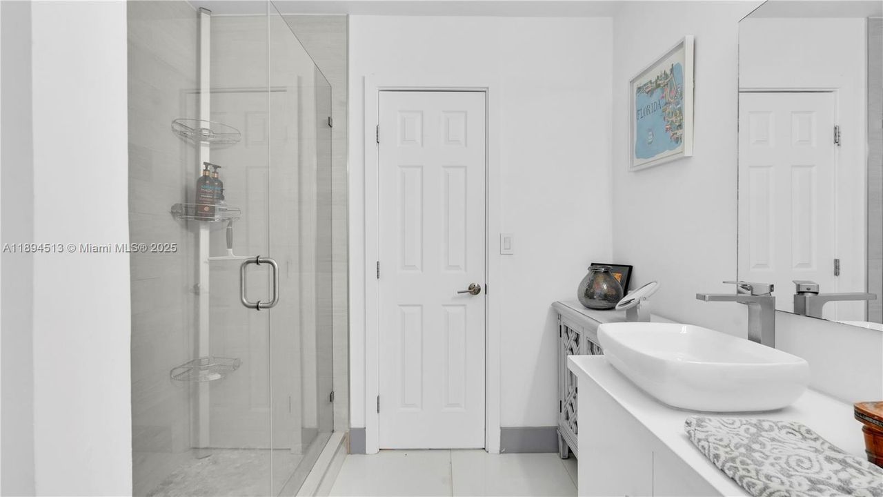 For Rent: $8,500 (3 beds, 2 baths, 1661 Square Feet)