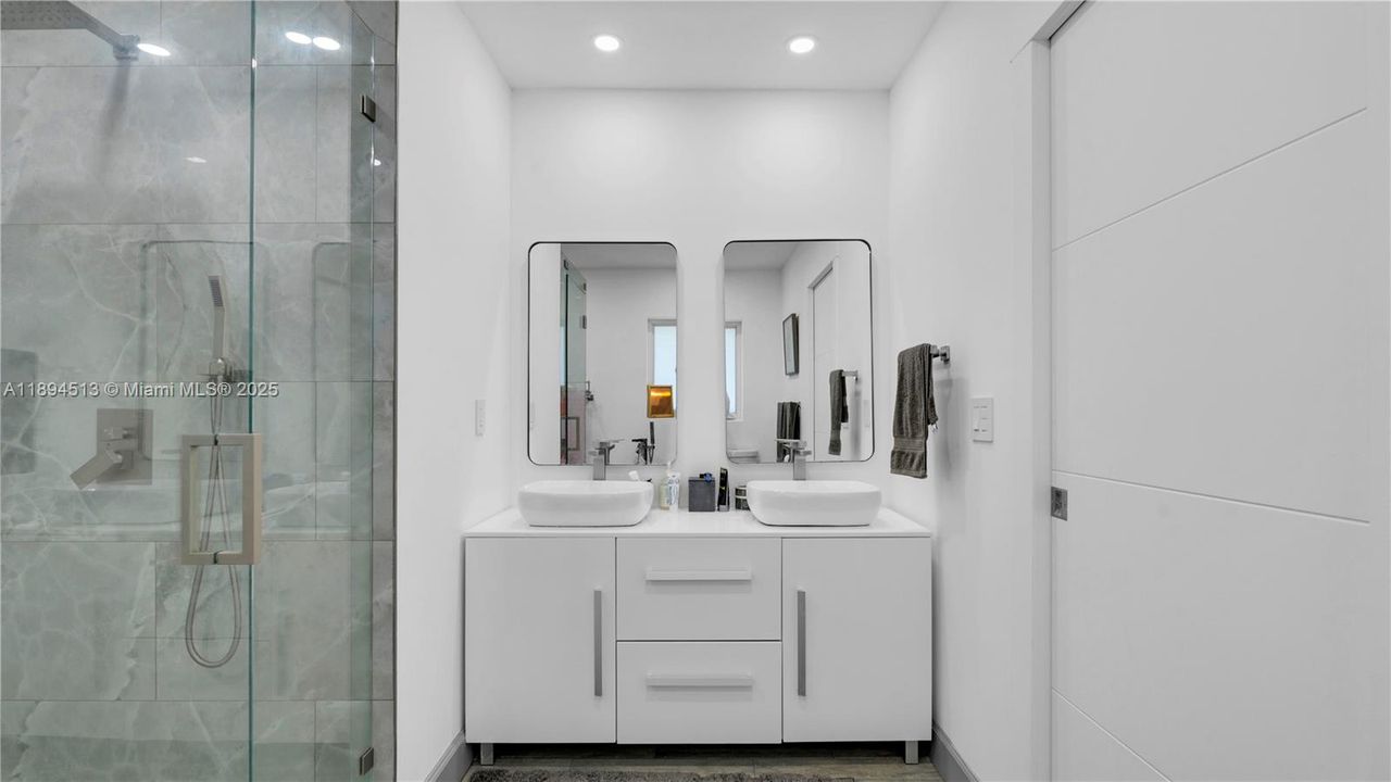 For Rent: $8,500 (3 beds, 2 baths, 1661 Square Feet)