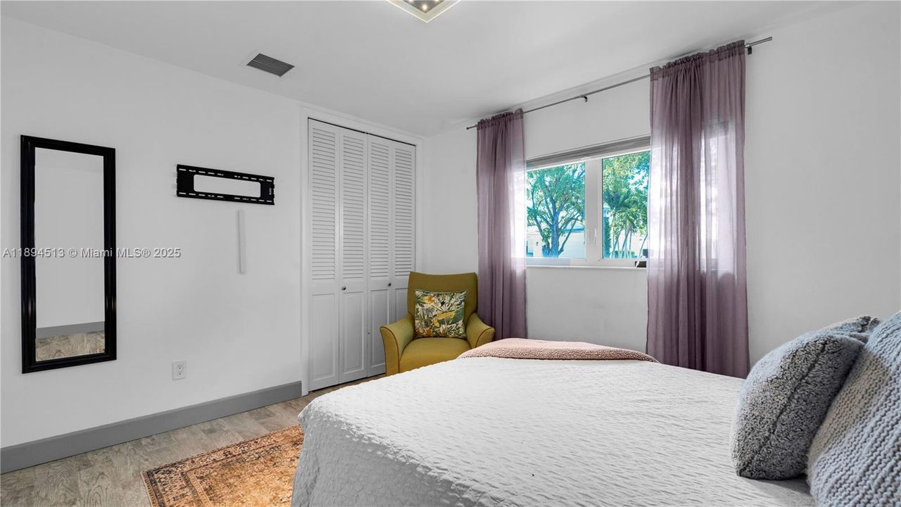 For Rent: $8,500 (3 beds, 2 baths, 1661 Square Feet)