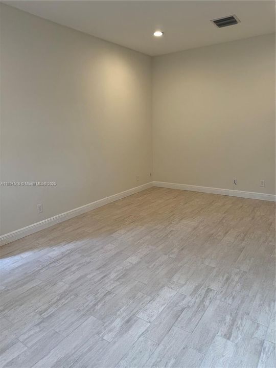 En Venta: $1,999,000 (5 camas, 5 baños, 4600 Pies cuadrados)