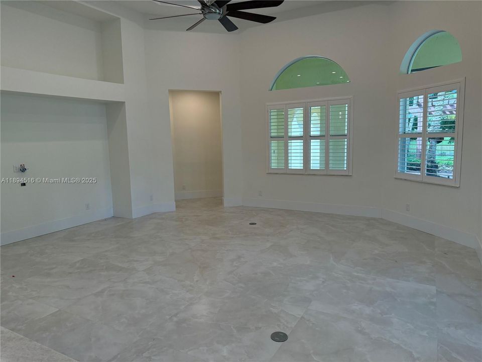 En Venta: $1,999,000 (5 camas, 5 baños, 4600 Pies cuadrados)