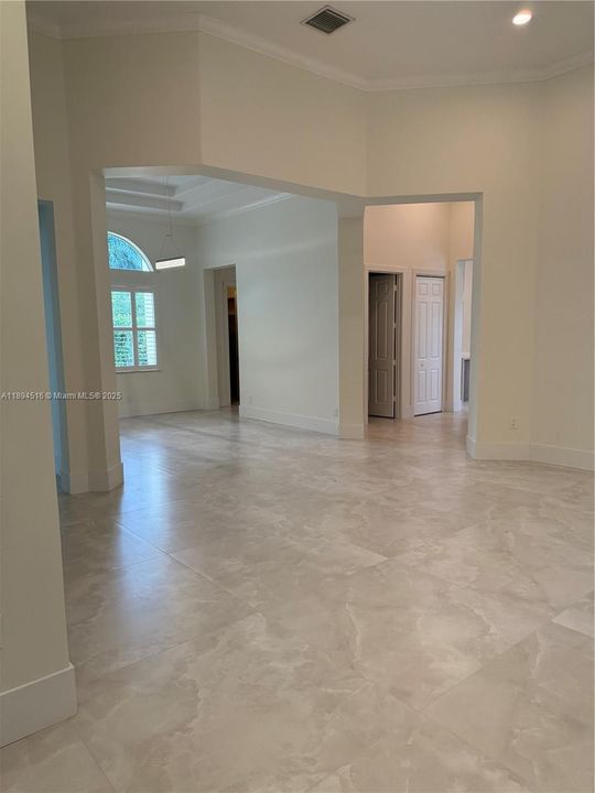 En Venta: $1,999,000 (5 camas, 5 baños, 4600 Pies cuadrados)