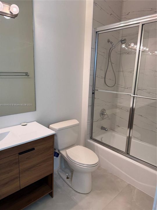 En Venta: $1,999,000 (5 camas, 5 baños, 4600 Pies cuadrados)