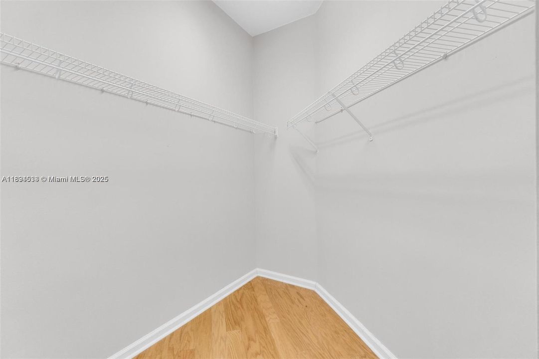 En Venta: $1,350,000 (3 camas, 3 baños, 2446 Pies cuadrados)