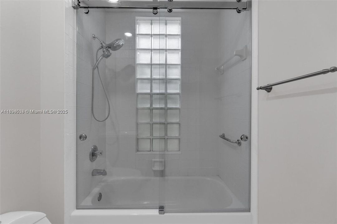 En Venta: $1,350,000 (3 camas, 3 baños, 2446 Pies cuadrados)