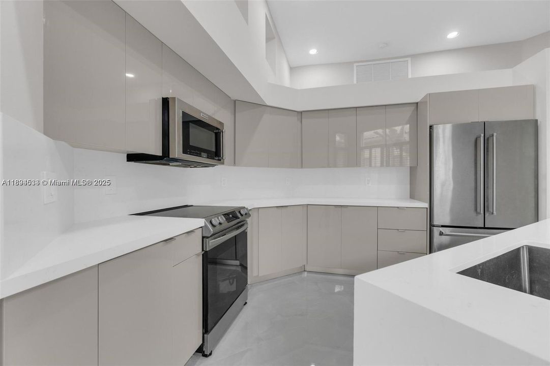 En Venta: $1,350,000 (3 camas, 3 baños, 2446 Pies cuadrados)