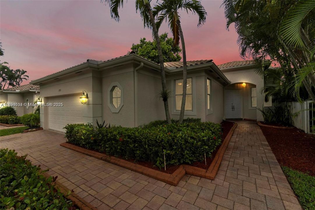 En Venta: $1,350,000 (3 camas, 3 baños, 2446 Pies cuadrados)