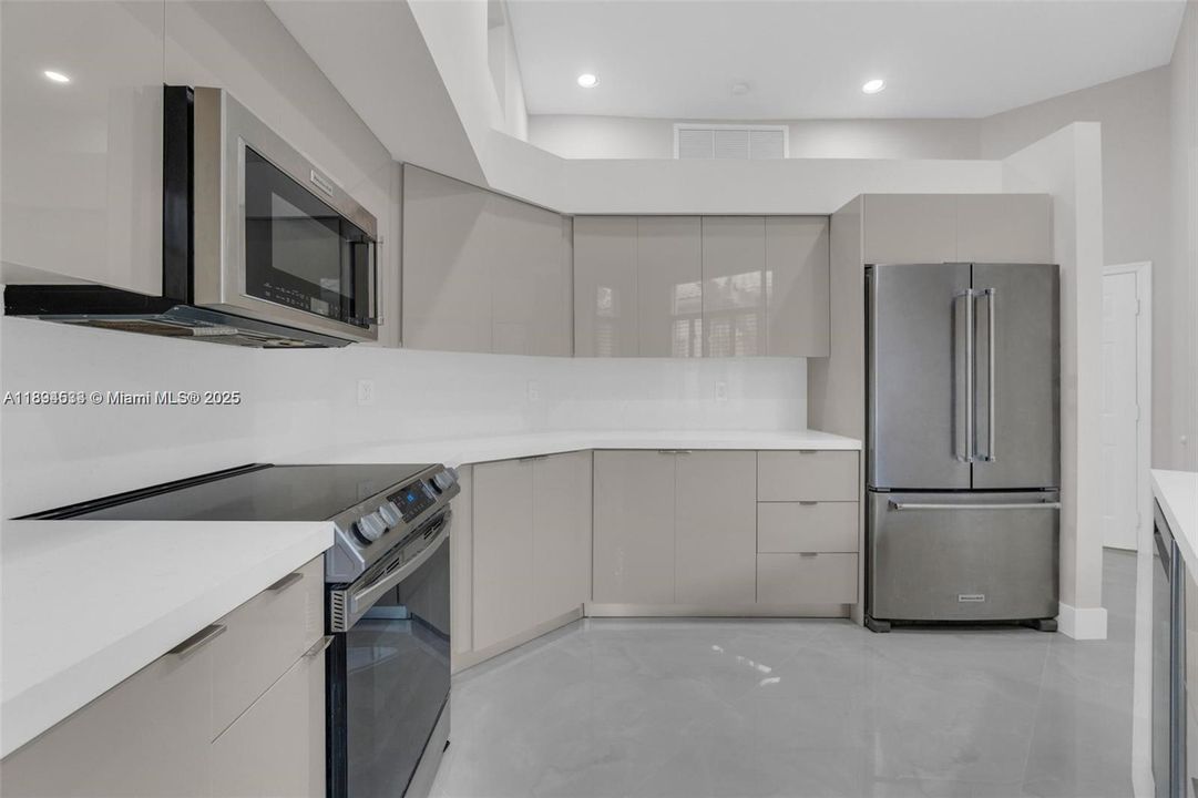 En Venta: $1,350,000 (3 camas, 3 baños, 2446 Pies cuadrados)