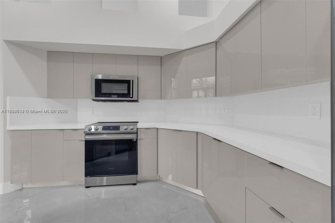 En Venta: $1,350,000 (3 camas, 3 baños, 2446 Pies cuadrados)