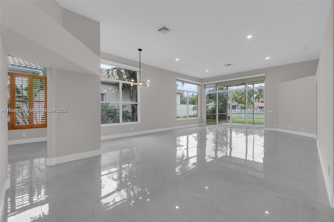 En Venta: $1,350,000 (3 camas, 3 baños, 2446 Pies cuadrados)