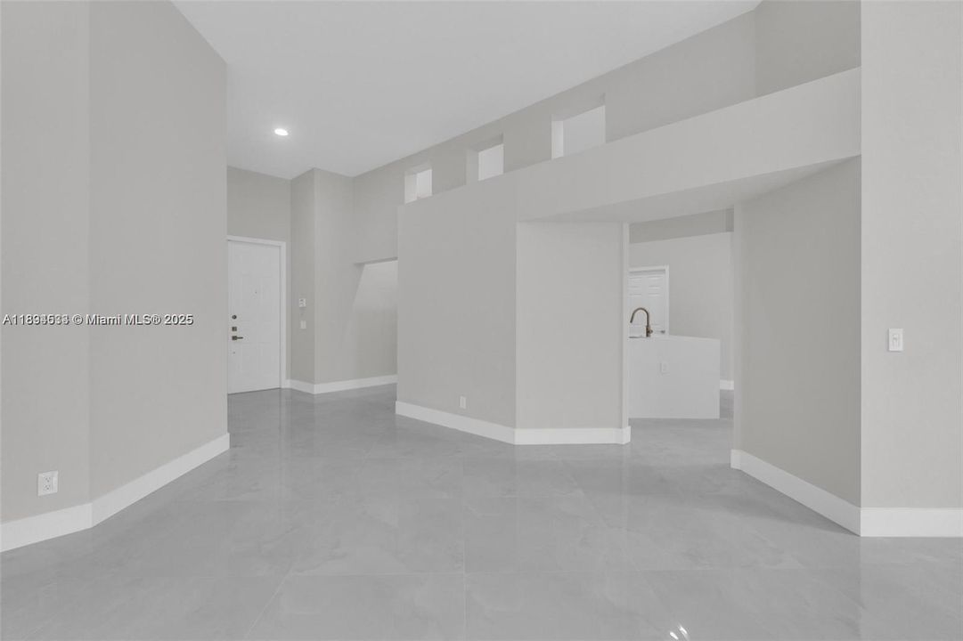 En Venta: $1,350,000 (3 camas, 3 baños, 2446 Pies cuadrados)