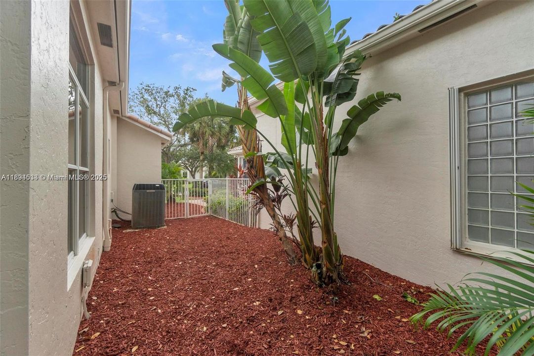 En Venta: $1,350,000 (3 camas, 3 baños, 2446 Pies cuadrados)