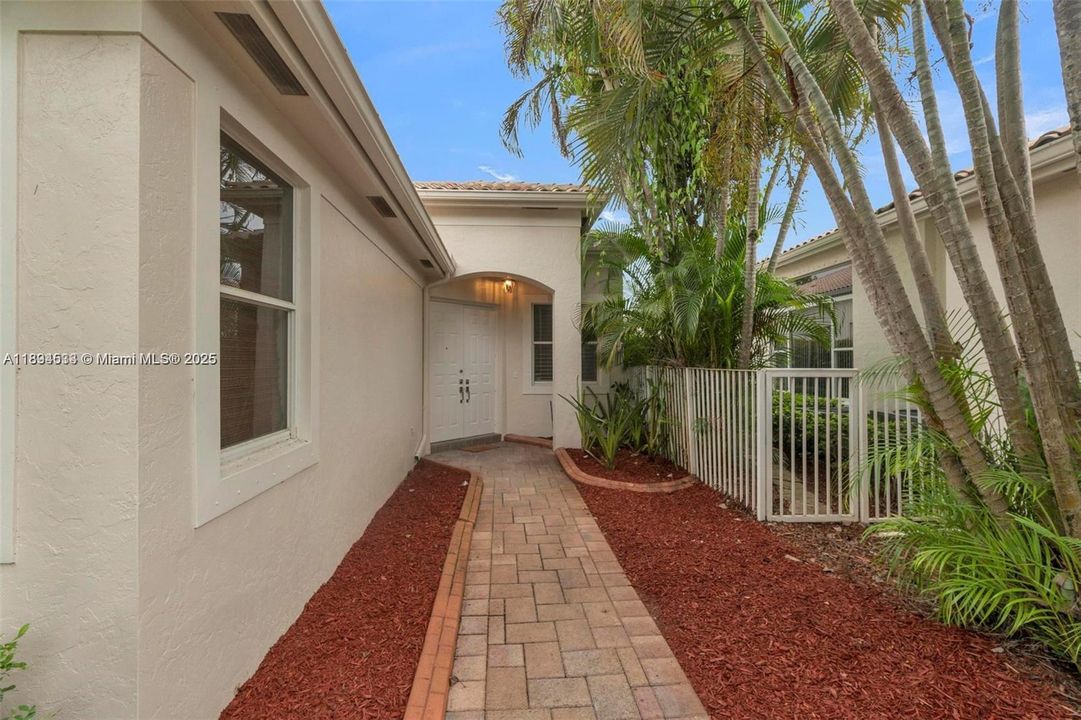 En Venta: $1,350,000 (3 camas, 3 baños, 2446 Pies cuadrados)