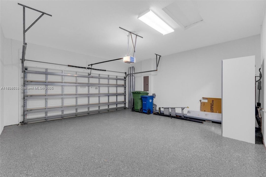 En Venta: $1,350,000 (3 camas, 3 baños, 2446 Pies cuadrados)