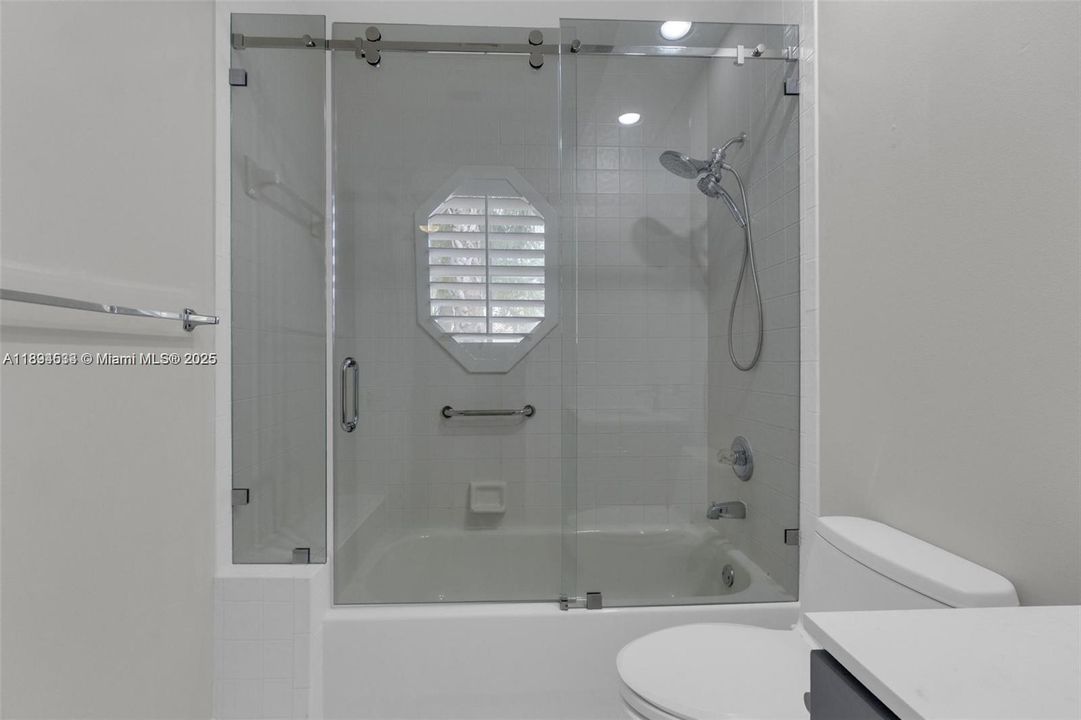 En Venta: $1,350,000 (3 camas, 3 baños, 2446 Pies cuadrados)