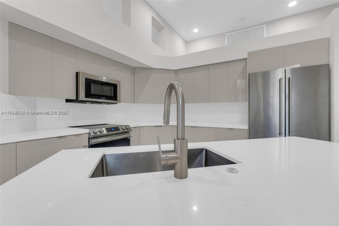 En Venta: $1,350,000 (3 camas, 3 baños, 2446 Pies cuadrados)