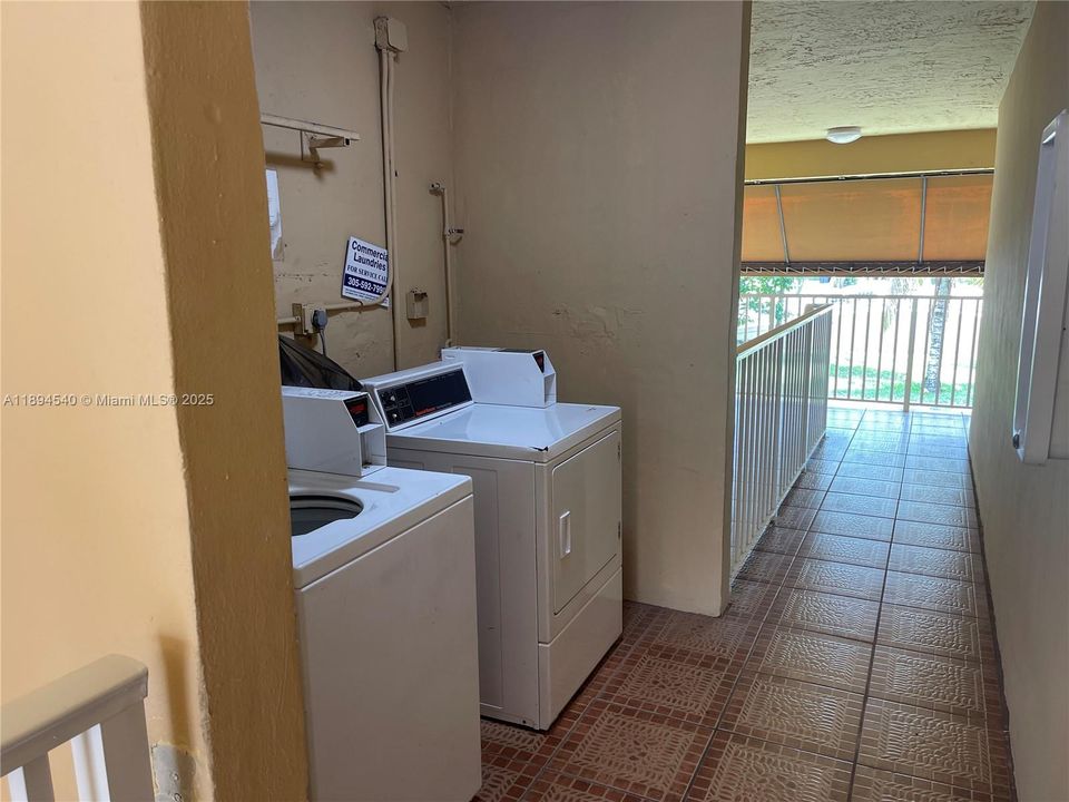 En Venta: $300,000 (2 camas, 2 baños, 1060 Pies cuadrados)
