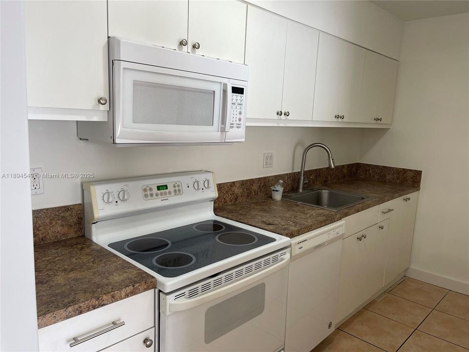 En Venta: $300,000 (2 camas, 2 baños, 1060 Pies cuadrados)